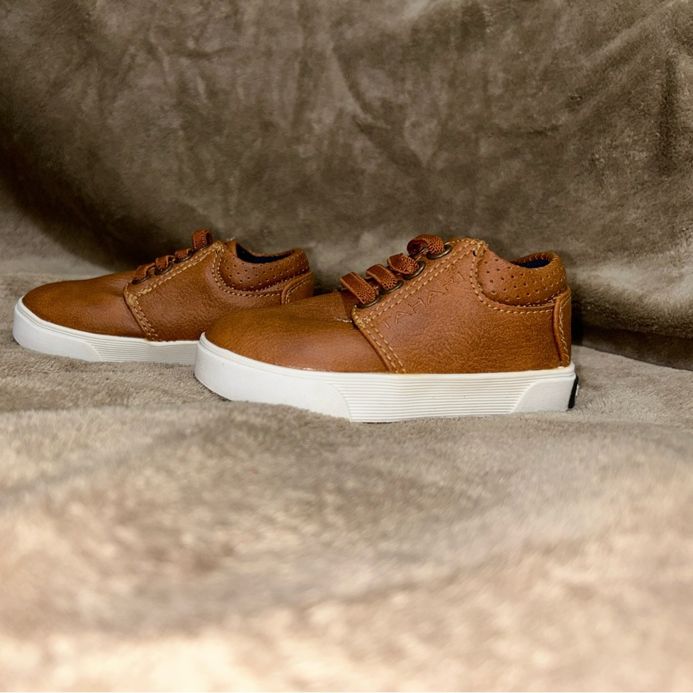 TAHARI baby shoe size 5